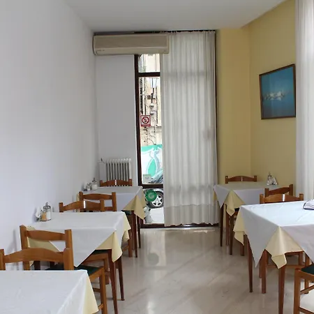 Nefeli Hotel 2*